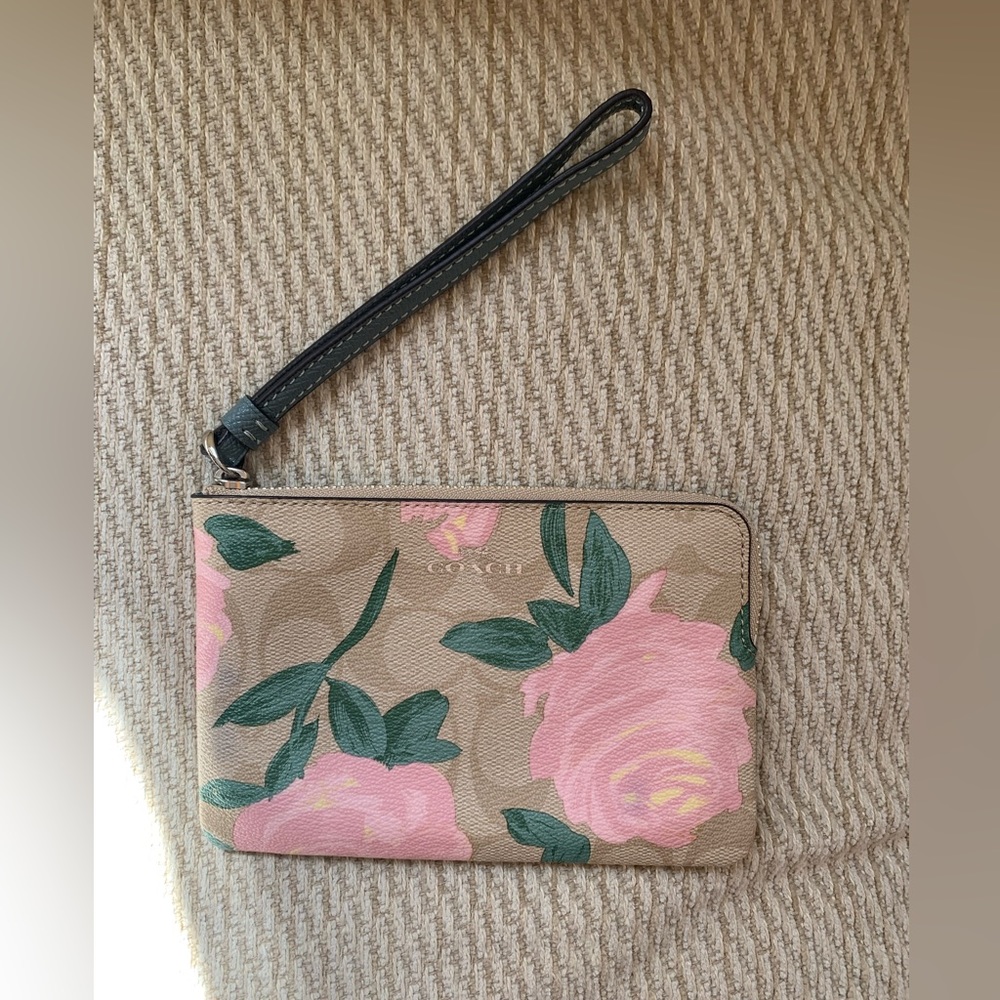 Coach wristlet with painted flower pattern 🌸🌺🌷
